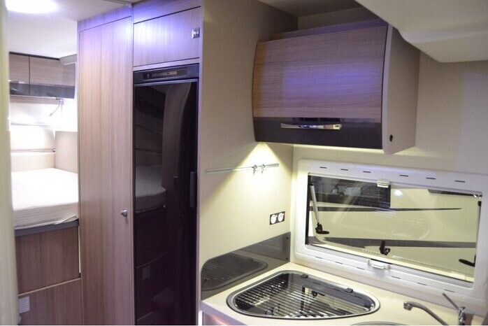 Camper semintegrale Challenger GENESIS 09548746 - Campanda.de